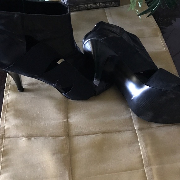 Heels - Picture 2 of 2